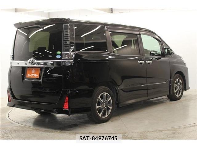 Toyota VOXY 2019-11 7458728-4