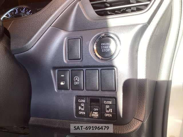 Toyota VOXY 2015-08 7458738-9