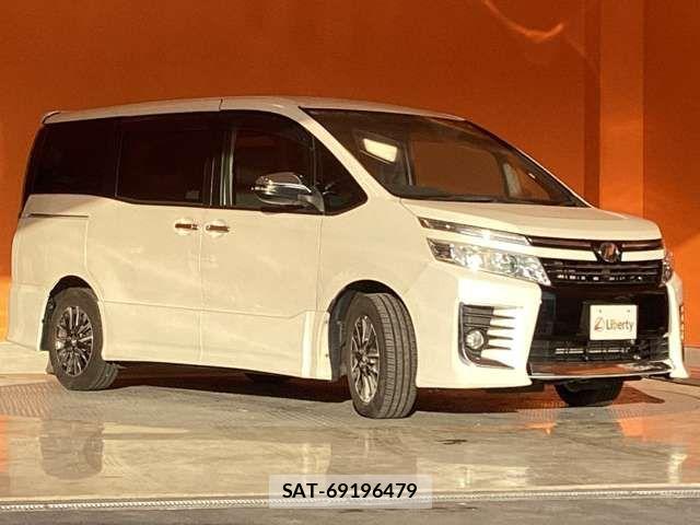 Toyota VOXY 2015-08 7458738-10