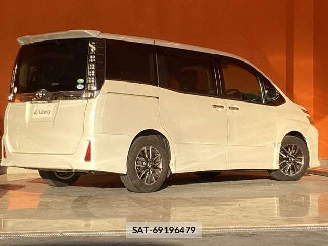 Toyota VOXY 2015-08 7458738-12