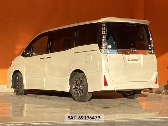 Toyota VOXY 2015-08 7458738-14