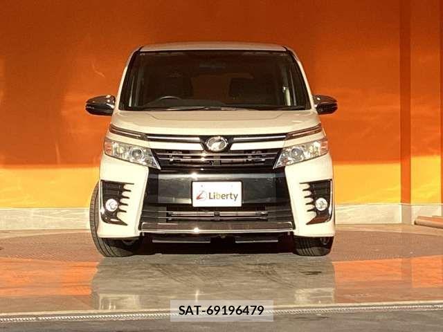 Toyota VOXY 2015-08 7458738-8