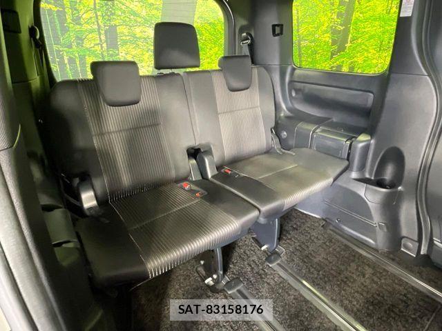 Toyota VOXY 2018-08 7458740-9