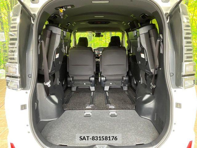 Toyota VOXY 2018-08 7458740-10