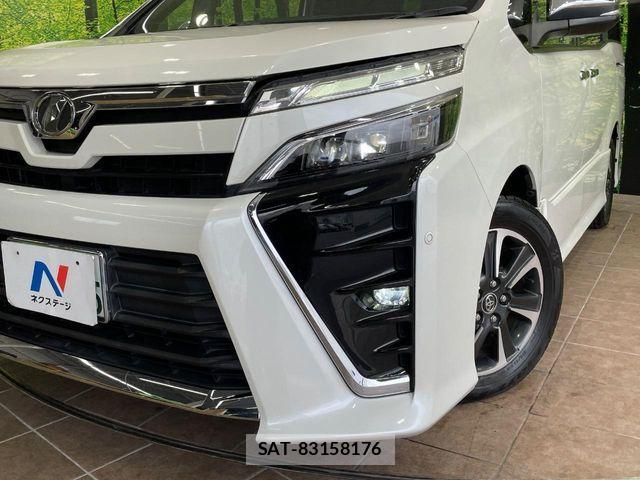 Toyota VOXY 2018-08 7458740-12