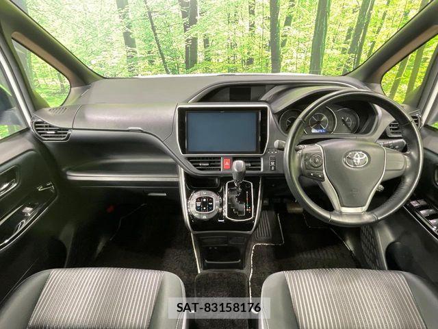 Toyota VOXY 2018-08 7458740-1