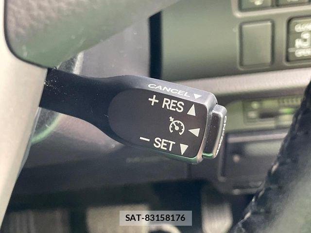 Toyota VOXY 2018-08 7458740-6