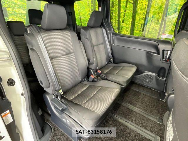Toyota VOXY 2018-08 7458740-8