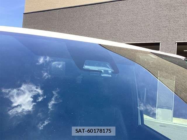 Toyota VOXY 2017-08 7458726-11