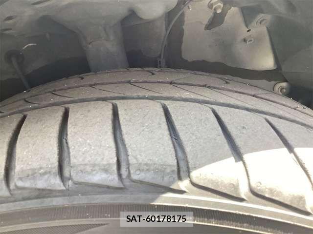 Toyota VOXY 2017-08 7458726-13
