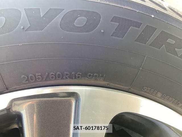 Toyota VOXY 2017-08 7458726-14