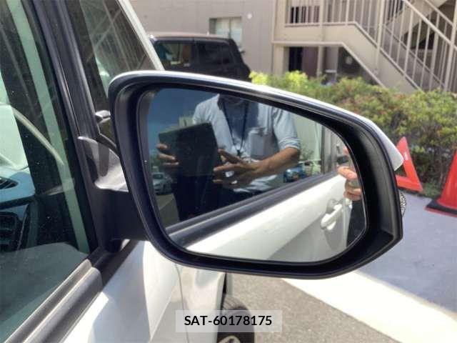 Toyota VOXY 2017-08 7458726-16