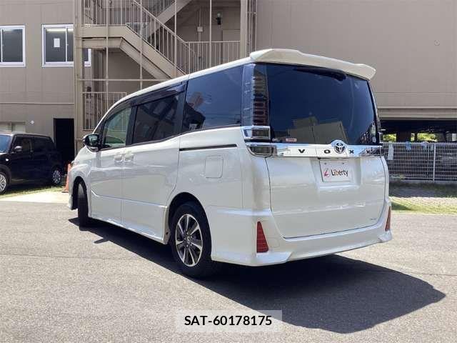 Toyota VOXY 2017-08 7458726-18