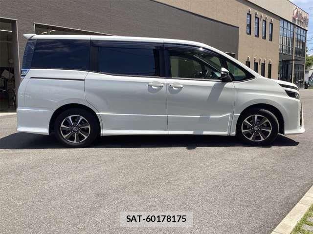 Toyota VOXY 2017-08 7458726-19