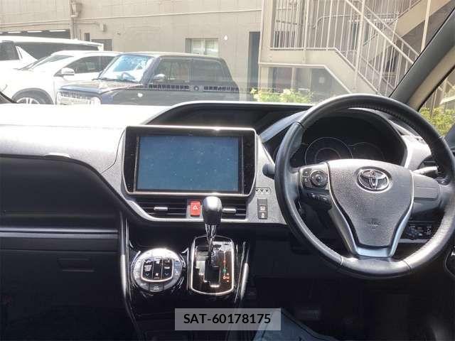 Toyota VOXY 2017-08 7458726-8