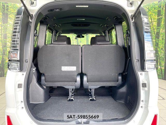Toyota VOXY 2017-10 7458725-10