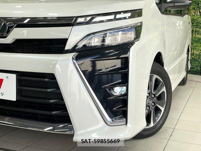 Toyota VOXY 2017-10 7458725-12