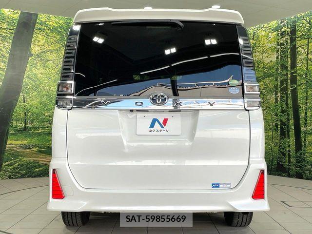 Toyota VOXY 2017-10 7458725-15