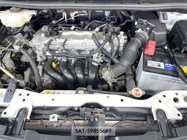 Toyota VOXY 2017-10 7458725-18