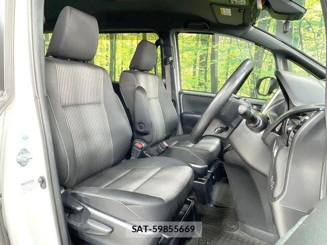 Toyota VOXY 2017-10 7458725-7
