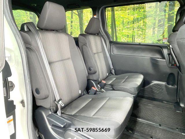 Toyota VOXY 2017-10 7458725-8
