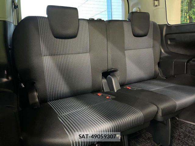 Toyota VOXY 2014-02 7458749-9