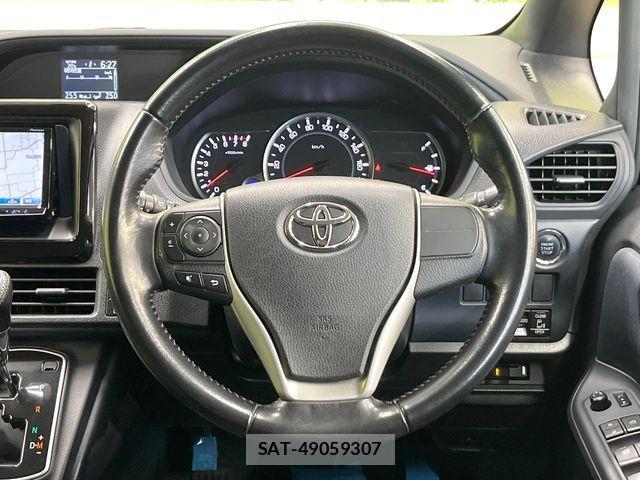 Toyota VOXY 2014-02 7458749-11