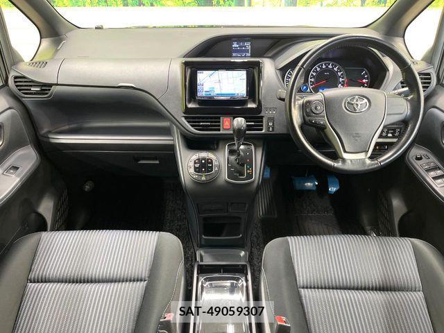 Toyota VOXY 2014-02 7458749-1