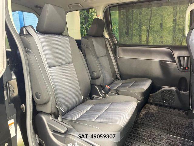 Toyota VOXY 2014-02 7458749-8