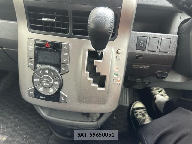 Toyota VOXY 2007-09 7458760-12