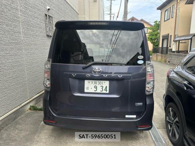 Toyota VOXY 2007-09 7458760-3