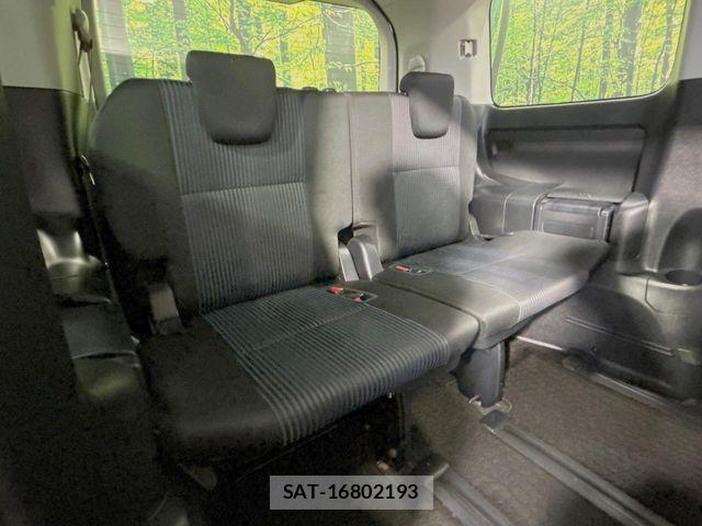 Toyota VOXY 2016-04 7458739-10