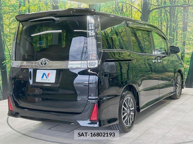 Toyota VOXY 2016-04 7458739-18