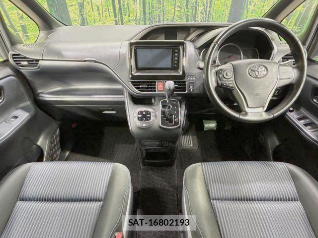 Toyota VOXY 2016-04 7458739-1