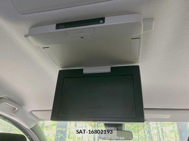 Toyota VOXY 2016-04 7458739-4