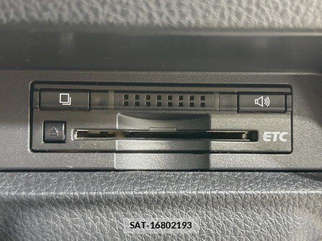 Toyota VOXY 2016-04 7458739-5