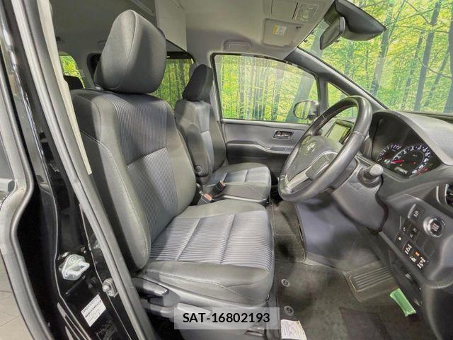 Toyota VOXY 2016-04 7458739-8