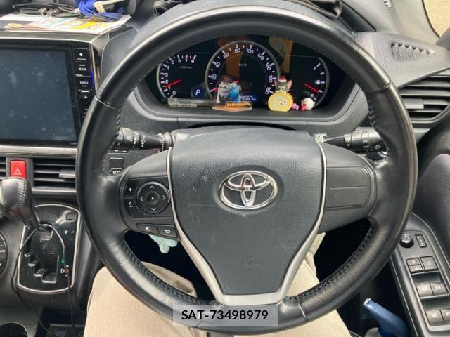 Toyota VOXY 2014-09 7458753-12