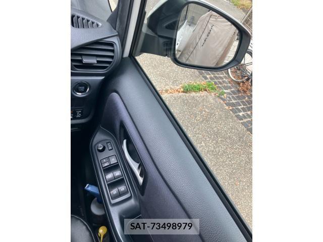 Toyota VOXY 2014-09 7458753-17