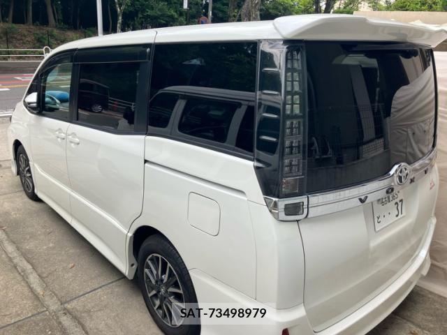Toyota VOXY 2014-09 7458753-4