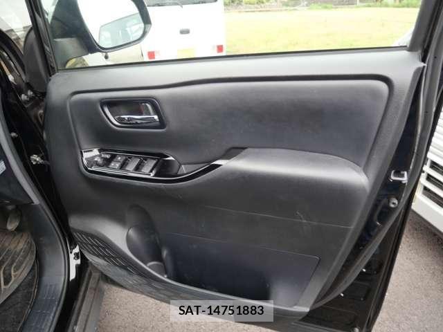 Toyota VOXY 2021-07 7458727-9