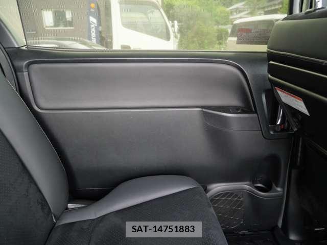 Toyota VOXY 2021-07 7458727-10