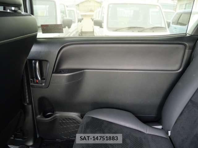 Toyota VOXY 2021-07 7458727-13