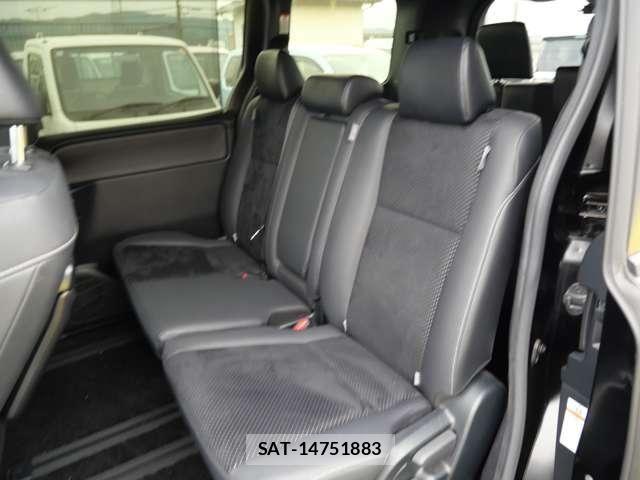 Toyota VOXY 2021-07 7458727-16
