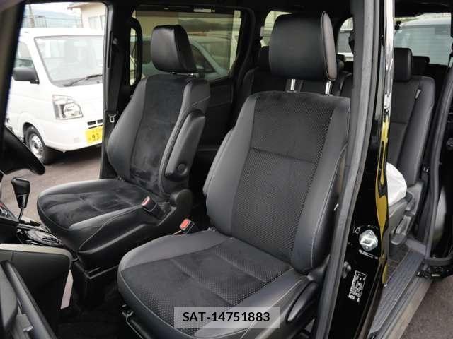 Toyota VOXY 2021-07 7458727-17