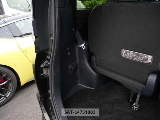 Toyota VOXY 2021-07 7458727-21