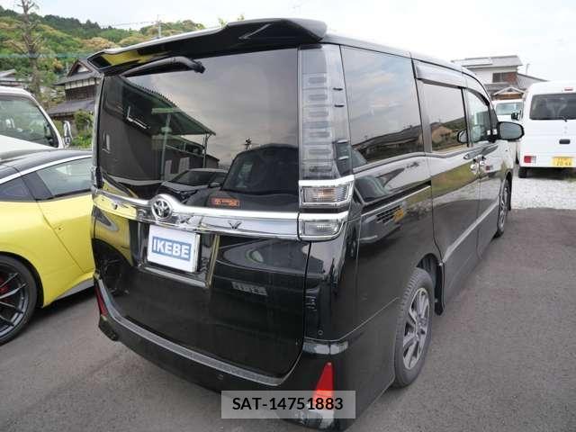 Toyota VOXY 2021-07 7458727-4