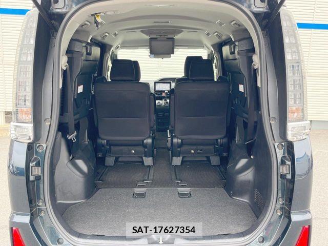 Toyota VOXY 2016-04 7458736-9