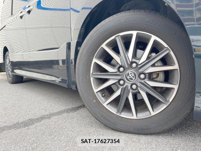 Toyota VOXY 2016-04 7458736-12