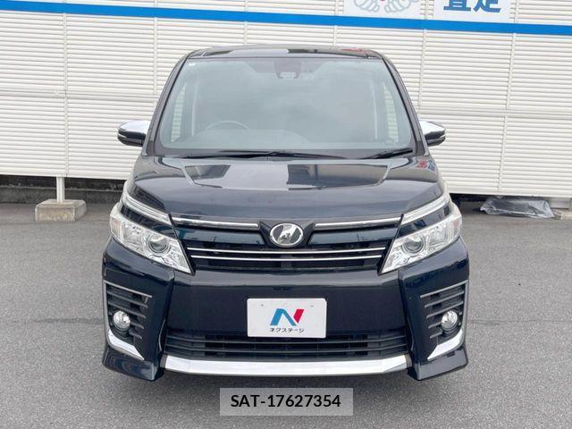 Toyota VOXY 2016-04 7458736-13